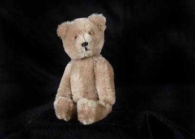 Lot 118 - A post-war Schuco small yes/no teddy bear