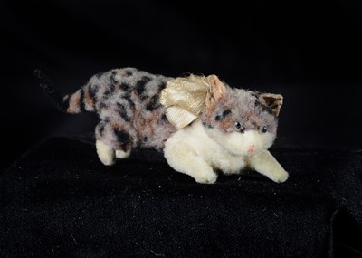 Lot 130 - A fine 1910-20s woollen pom-pom tabby cat
