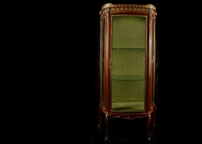 Lot 133 - Sue Pearson’s teddy bear display cabinet