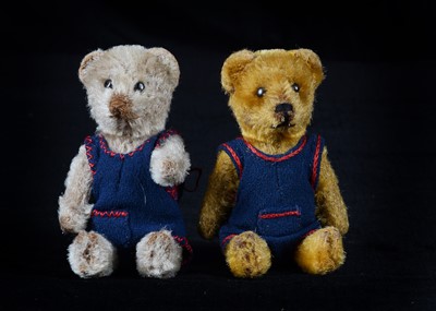 Lot 141 - A pair of small Schuco teddy bears, 1920-30s