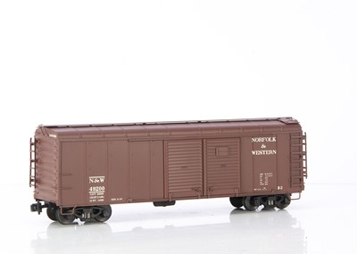 Lot 910 - A Gauge 1 Norfolk & Western RR bogie Box Car by J&M Models