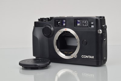 Lot 135 - A Contax G2 Millenium Outfit