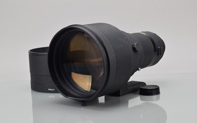 Lot 190 - A Nikon Nikkor ED IF 300mm f/2 Ai-S Lens