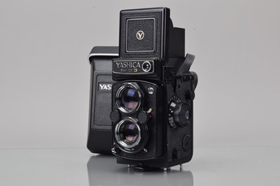 Lot 201 - A Yashica Mat 124 G TLR Camera