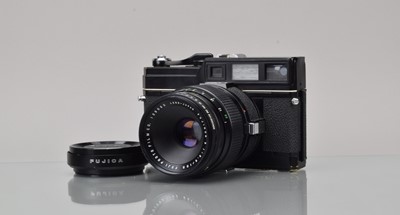 Lot 208 - A Fujica GL690 Professional Camera