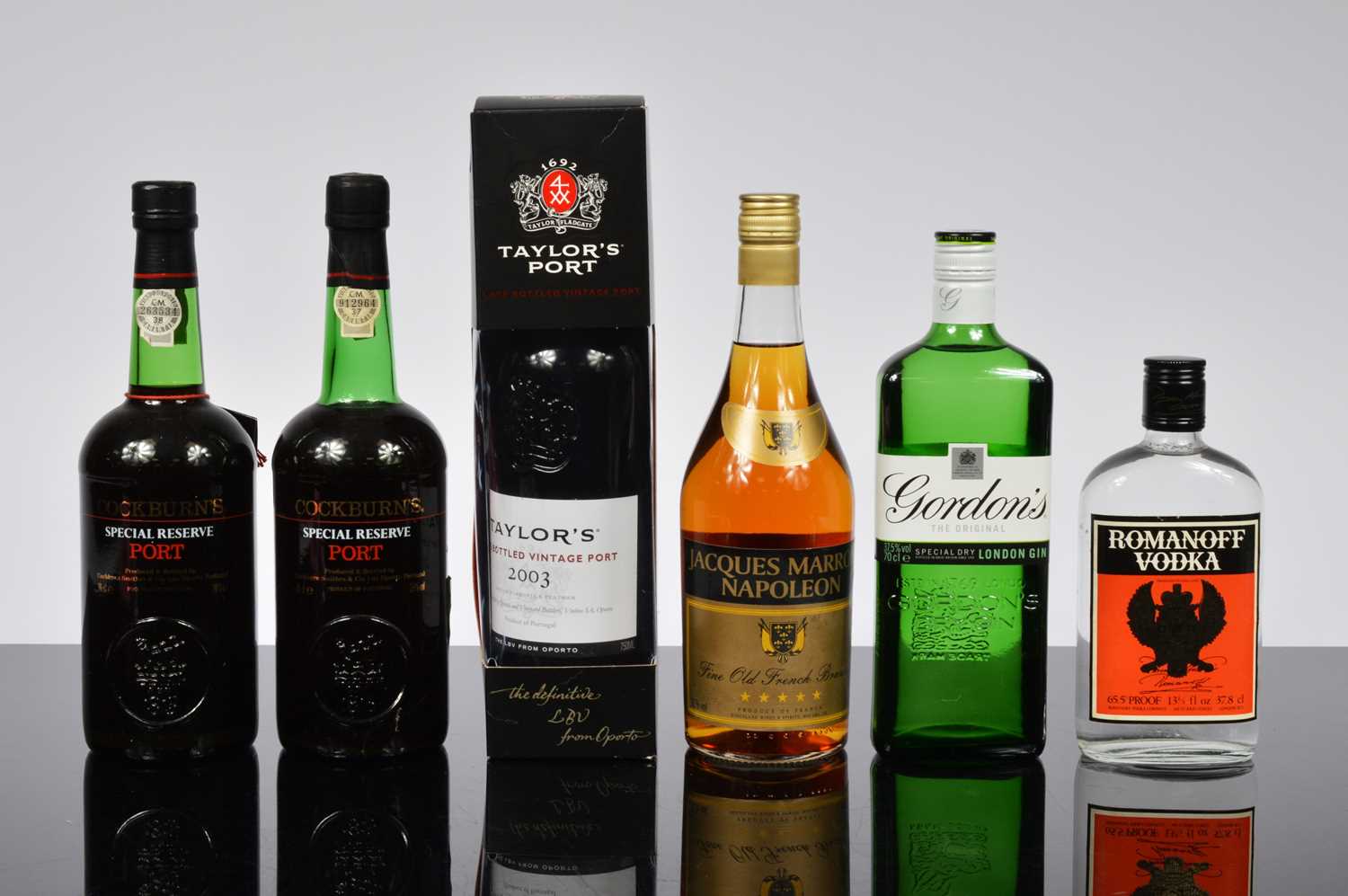 Lot 6 - A mixed section of alcoholic beverages