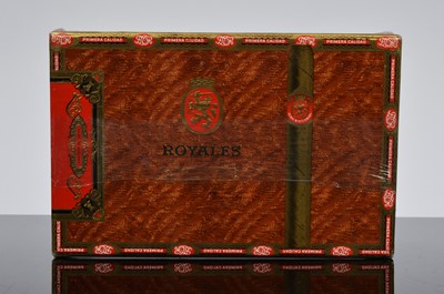 Lot 29 - A box of 25 Henry Wintermans Royals cigars