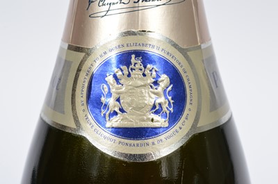 Lot 30 - A bottle of 1975 Veuve Clicquot Ponsardin Champagne