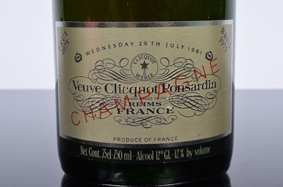 Lot 31 - A bottle of 1975 Veuve Clicquot Ponsardin Champagne