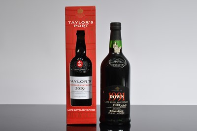 Lot 64 - A collection of six ports