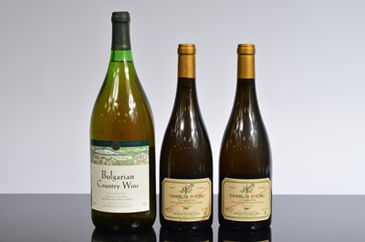 Lot 71 - A collection of twelve bottles of white wine