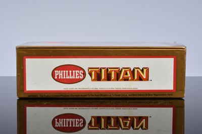 Lot 72 - A box of Phillies TITAN Cigars