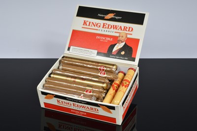 Lot 74 - A mixed box of Cigars