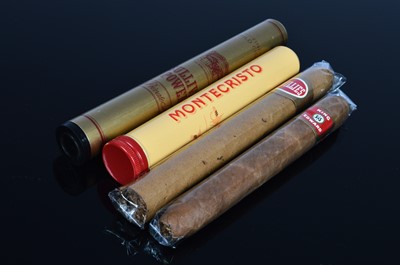 Lot 74 - A mixed box of Cigars