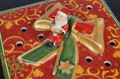 Lot 102 - A collection of Villeroy and Boch Christmas ceramics