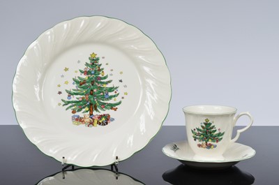 Lot 104 - A collection of Christmas ceramics