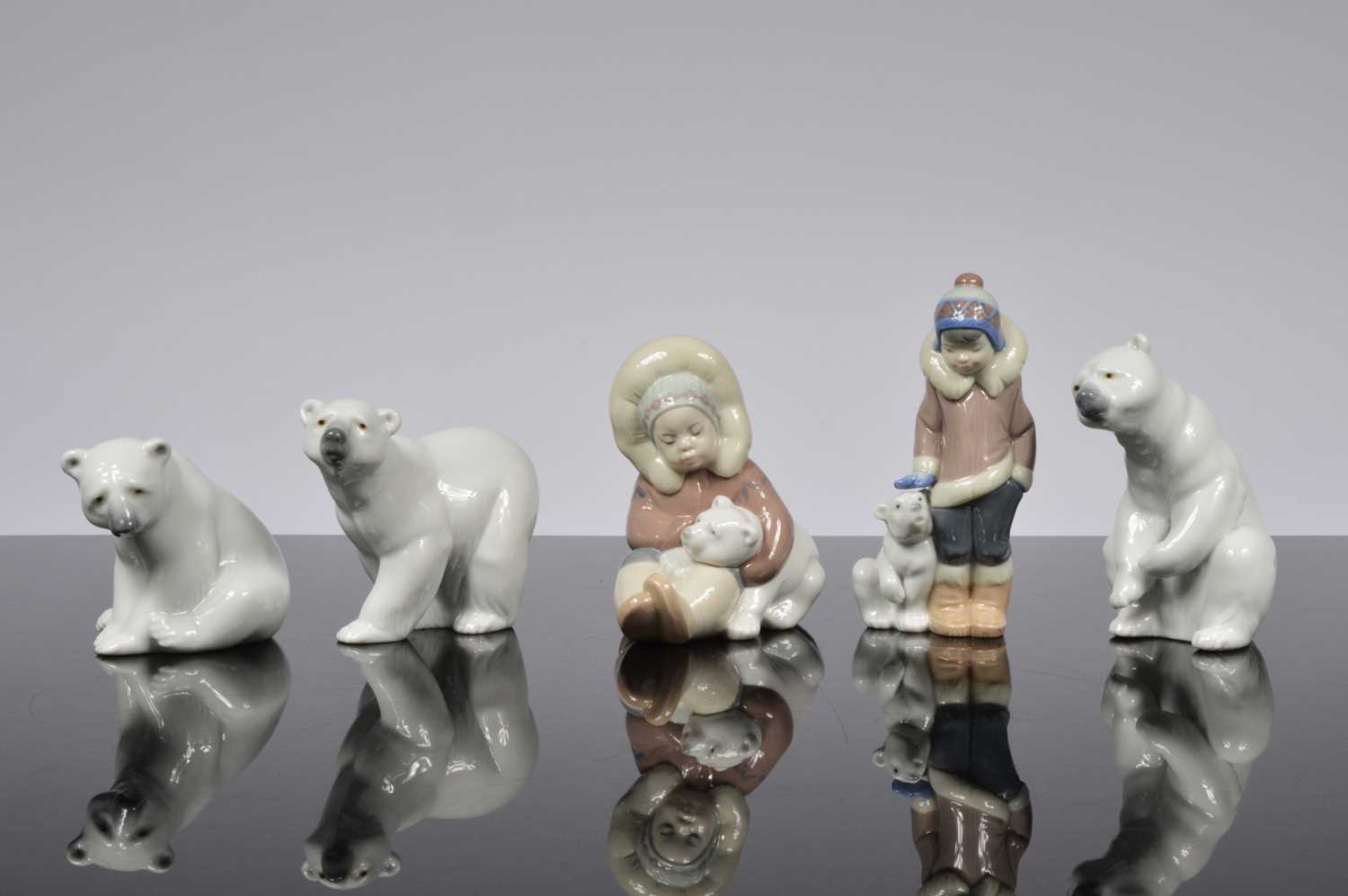Lot 105 - A collection of five Lladro figures