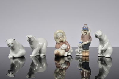 Lot 105 - A collection of five Lladro figures