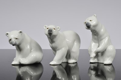 Lot 105 - A collection of five Lladro figures