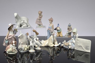 Lot 110 - A large collection of Lladro