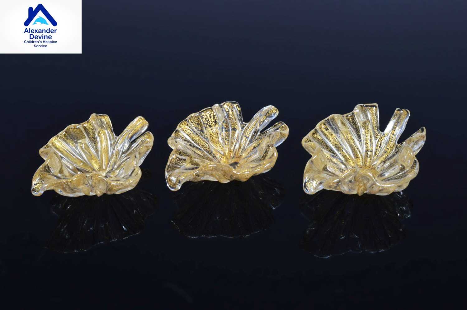 Lot 125 - A set of three leaf bowls