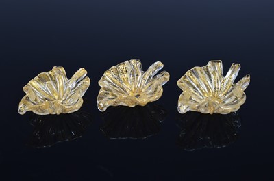 Lot 125 - A set of three leaf bowls