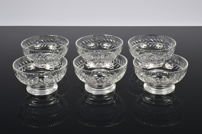 Lot 129 - A trifle bowl and six small bowls