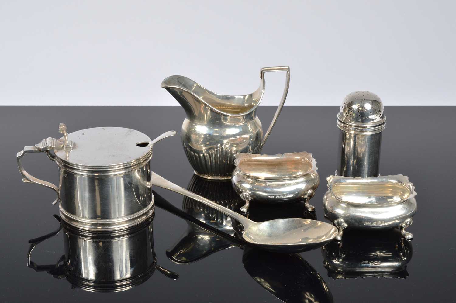 Lot 178 - A collection of silver items