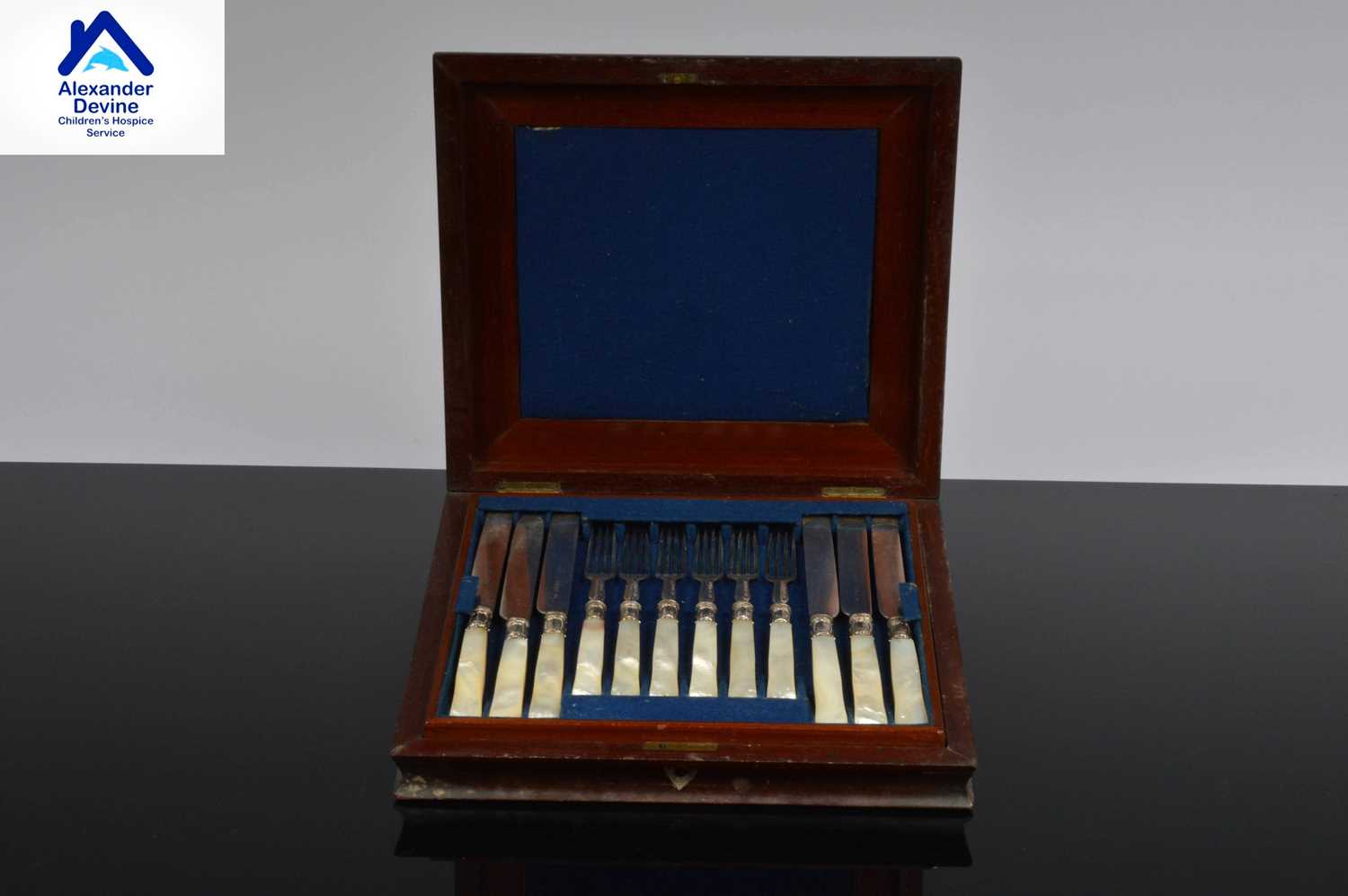 Lot 182 - A part set of desert of knives and forks