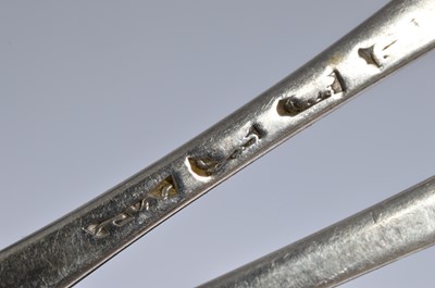 Lot 184 - A set of six Georgian harlequined silver desert forks