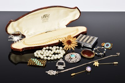 Lot 198 - A collection of costume jewellery
