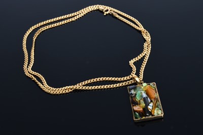 Lot 205 - A 9ct gold hardstone Scottish Lorne craft ingot and chain