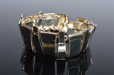 Lot 211 - A contemporary silver articulated bracelet
