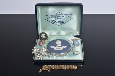 Lot 213 - A large silver jubilee Wedgwood jasperware Stratton compact