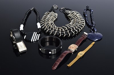 Lot 215 - A collection of costume jewels