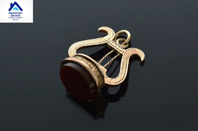 Lot 220 - A 9ct gold Lyre shaped pendant