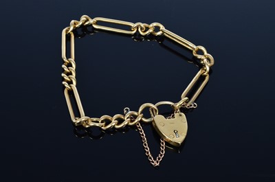 Lot 231 - A 18ct gold Heart padlock bracelet 25.1g