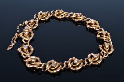 Lot 233 - A 9ct gold bracelet
