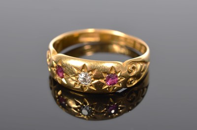 Lot 234 - An 18ct gold gypsy or boat ring