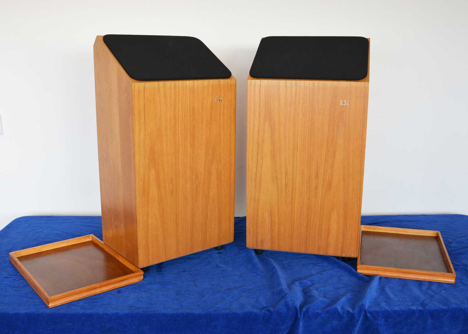 Lot 507 - Shahinian Arc Speakers