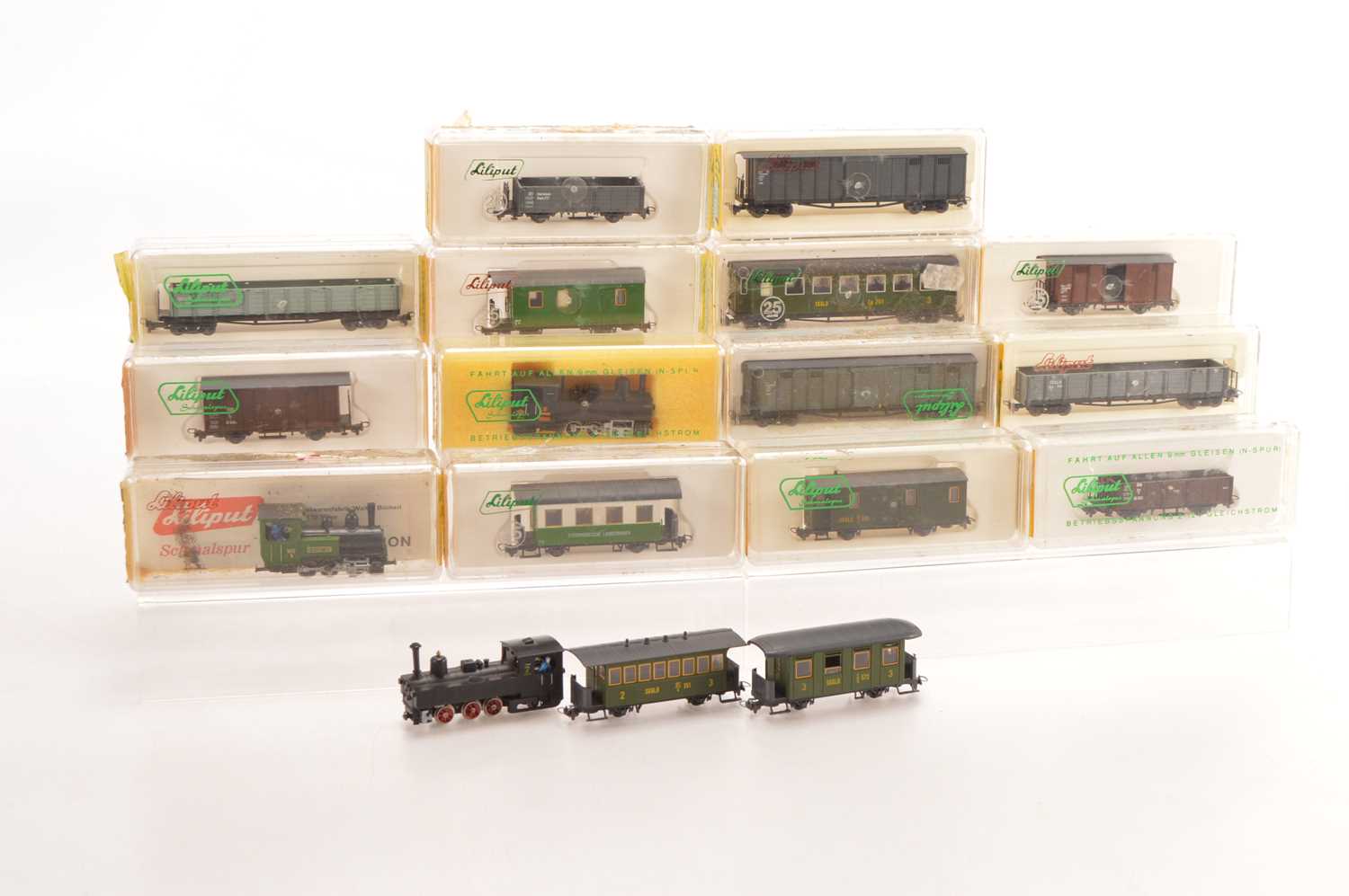 Lot 5 - Liliput 009/HOe Locomotives and Passenger and Goods Rolling Stock (17)