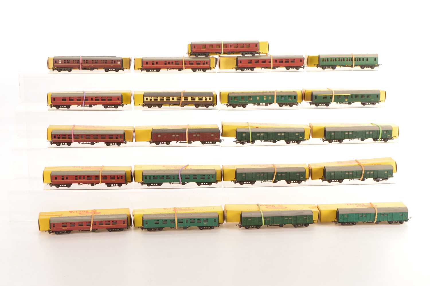 Lot 18 - Tri-ang TT Gauge boxed Mail Line Coaches and Utility Vans (21)