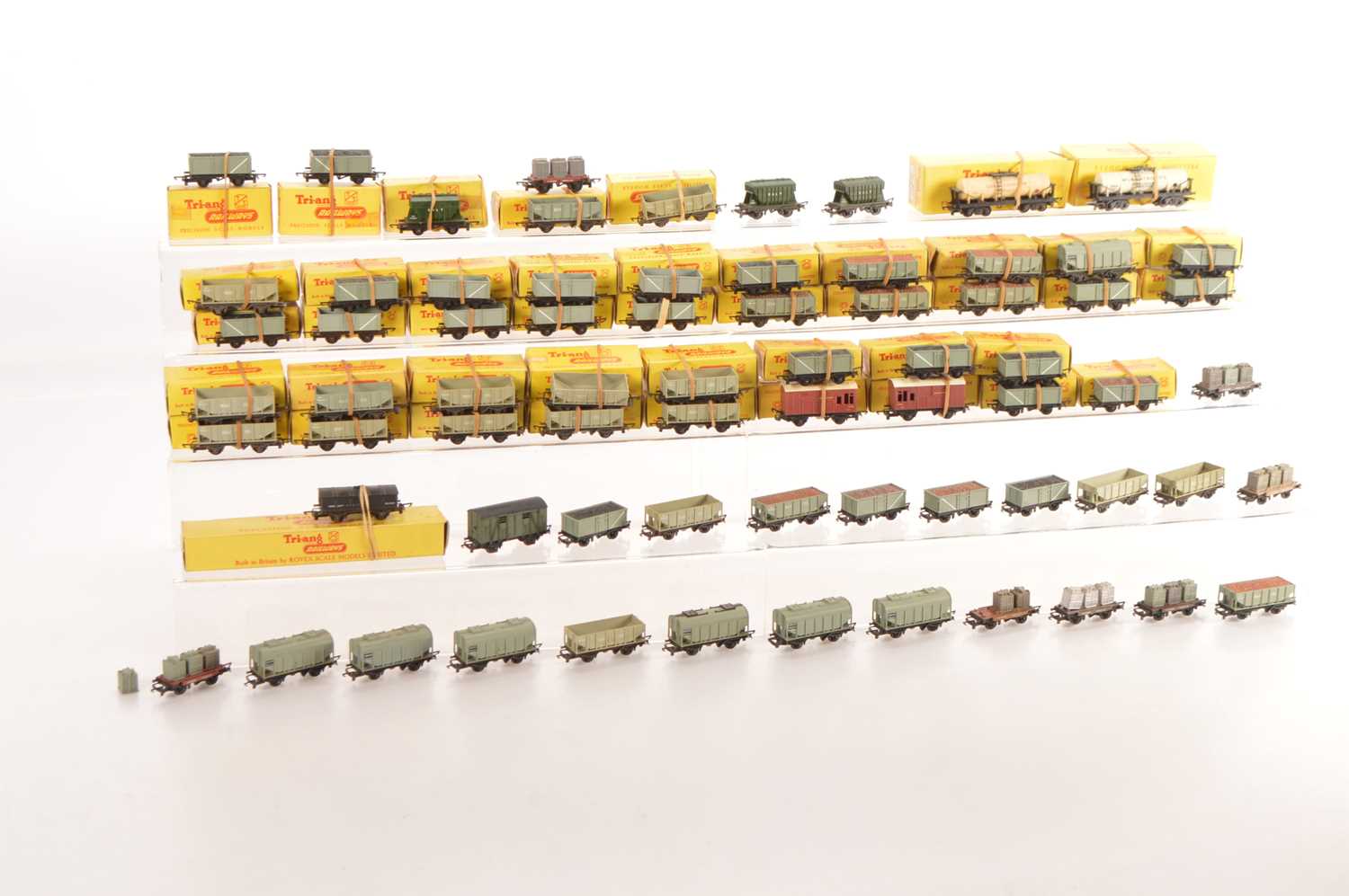 Lot 19 - Tri-ang TT Gauge boxed and unboxed Bulk Ore Grain and Mineral wagons  and other trucks (71)