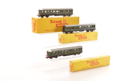 Lot 20 - Tri-ang TT Gauge boxed BR green 3-Car DMU (3)
