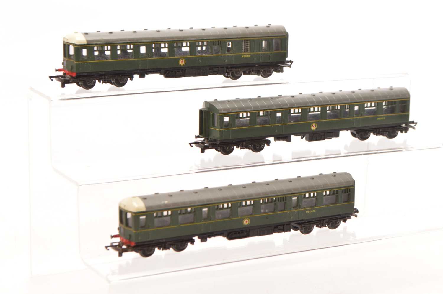 Lot 21 - Tri-ang TT Gauge unboxed BR green 3-Car DMU (3)