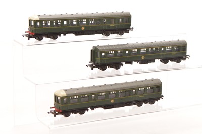 Lot 21 - Tri-ang TT Gauge unboxed BR green 3-Car DMU (3)