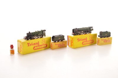 Lot 22 - Tri-ang TT Gauge boxed 'Britannia' and 'Windsor Castle' Steam Locomotives and Tenders (4)