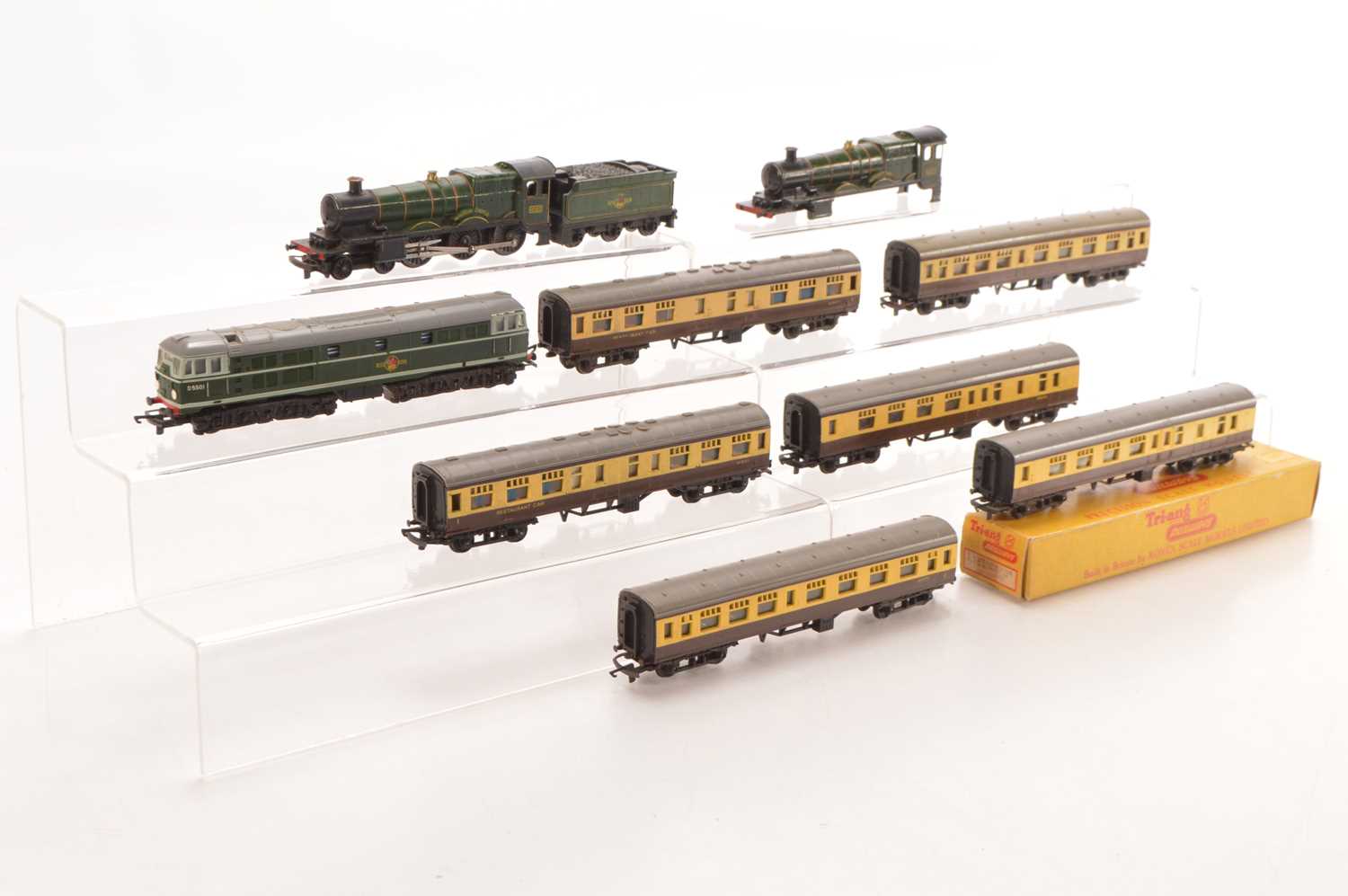 Lot 26 - Tri-ang TT Gauge unboxed 'Windsor Castle' Steam Locomotive A1A A1A Diesel Locomotive and six BR WR Coaches and spare Loco body (10)