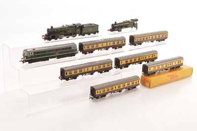 Lot 26 - Tri-ang TT Gauge unboxed 'Windsor Castle' Steam Locomotive A1A A1A Diesel Locomotive and six BR WR Coaches and spare Loco body (10)