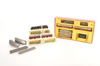 Lot 28 - Rovex pre Tri-ang 00 Gauge boxed/unboxed Train Set and early boxed Tri-ang RBX Princess Passenger Set (2 boxes)